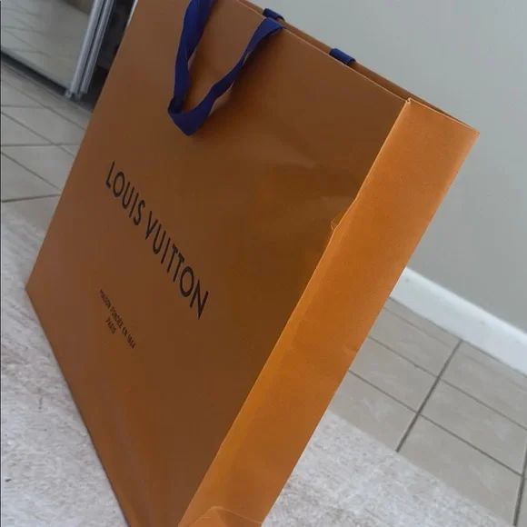 Louis Vuitton Shopping Bag - Picture 3 of 3